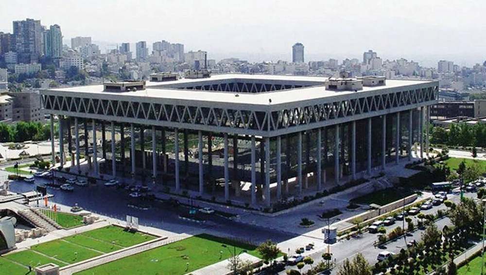 Alors que l'Iran se déchire sur sa politique étrangère, le diffuseur public réduit au silence de hauts responsables et attise les querelles internes