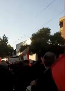 Iran : Les slogans « Maudit soit Khamenei, vive Radjavi » diffusés dans plusieurs quartiers de Machhad durant la mise en scène du régime faisant défiler la dépouille de Khamenei