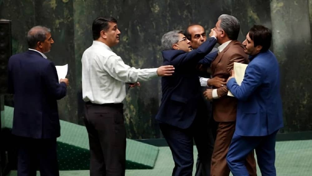 Luttes intestines entre factions en Iran : la Guerre et la survie