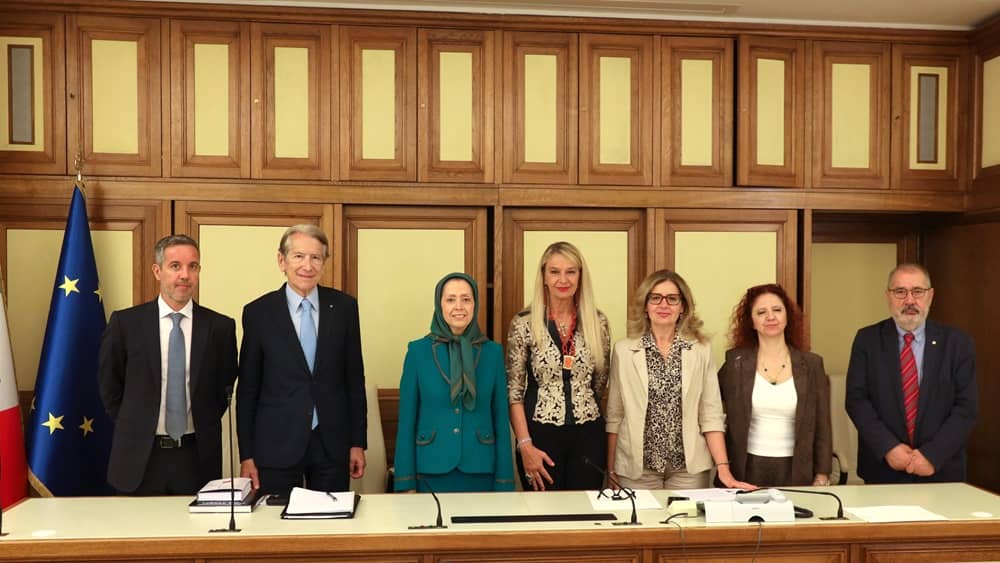 La Commission des droits de l'homme du Sénat italien reçoit Maryam Radjavi lors d'une audition officielle consacrée à la crise des exécutions en Iran