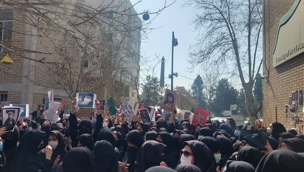 Des étudiants iraniens frappent le centre névralgique numérique du régime