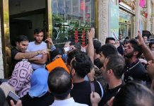 Les données économiques en Iran révèlent une contraction de 10 % alors que les manifestations se multiplient et que les autorités redoutent des troubles internes
