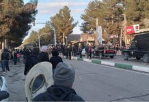 Violents affrontements armés à Iran-Shahr : le rial dépasse les 250 000 et les tensions internes s’accentuent