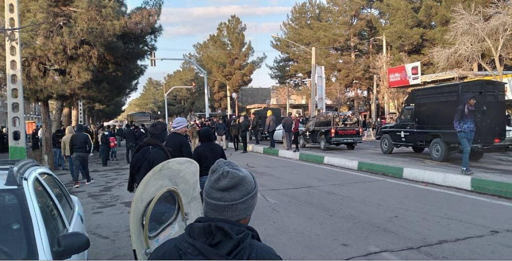 Violents affrontements armés à Iran-Shahr : le rial dépasse les 250 000 et les tensions internes s'accentuent