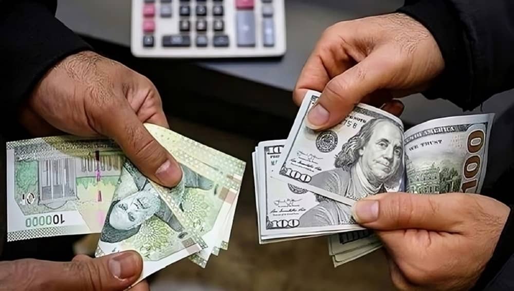 Le dollar franchit la barre des 220 000 tomans : les luttes intestines aggravent la crise en Iran