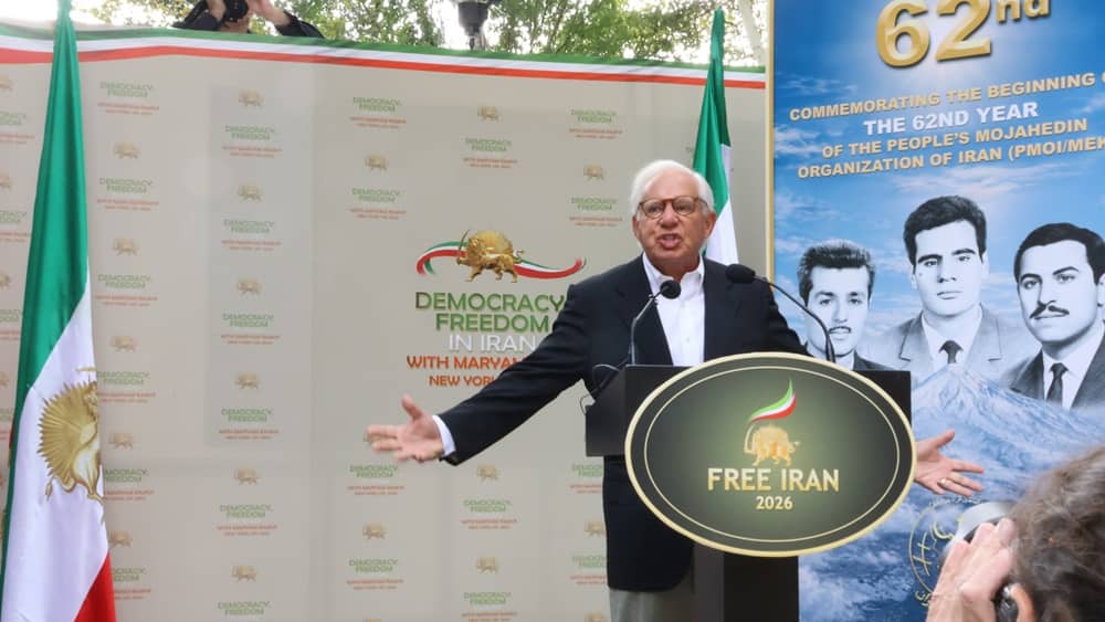 Le sénateur Robert Torricelli affirme que le changement démocratique en Iran doit être mené par les Iraniens eux-mêmes